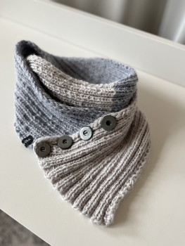 LOOP  grautöne mit Knöpfen
